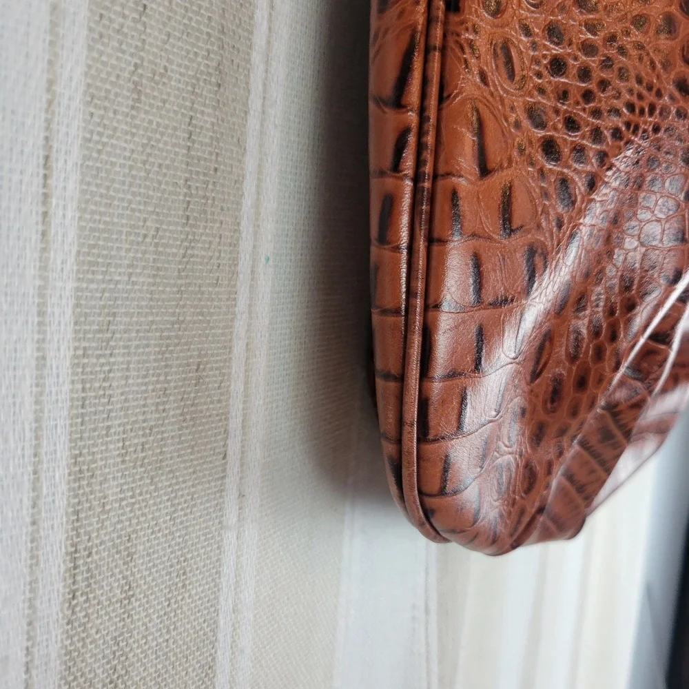 G.I.L.I. leather hobo